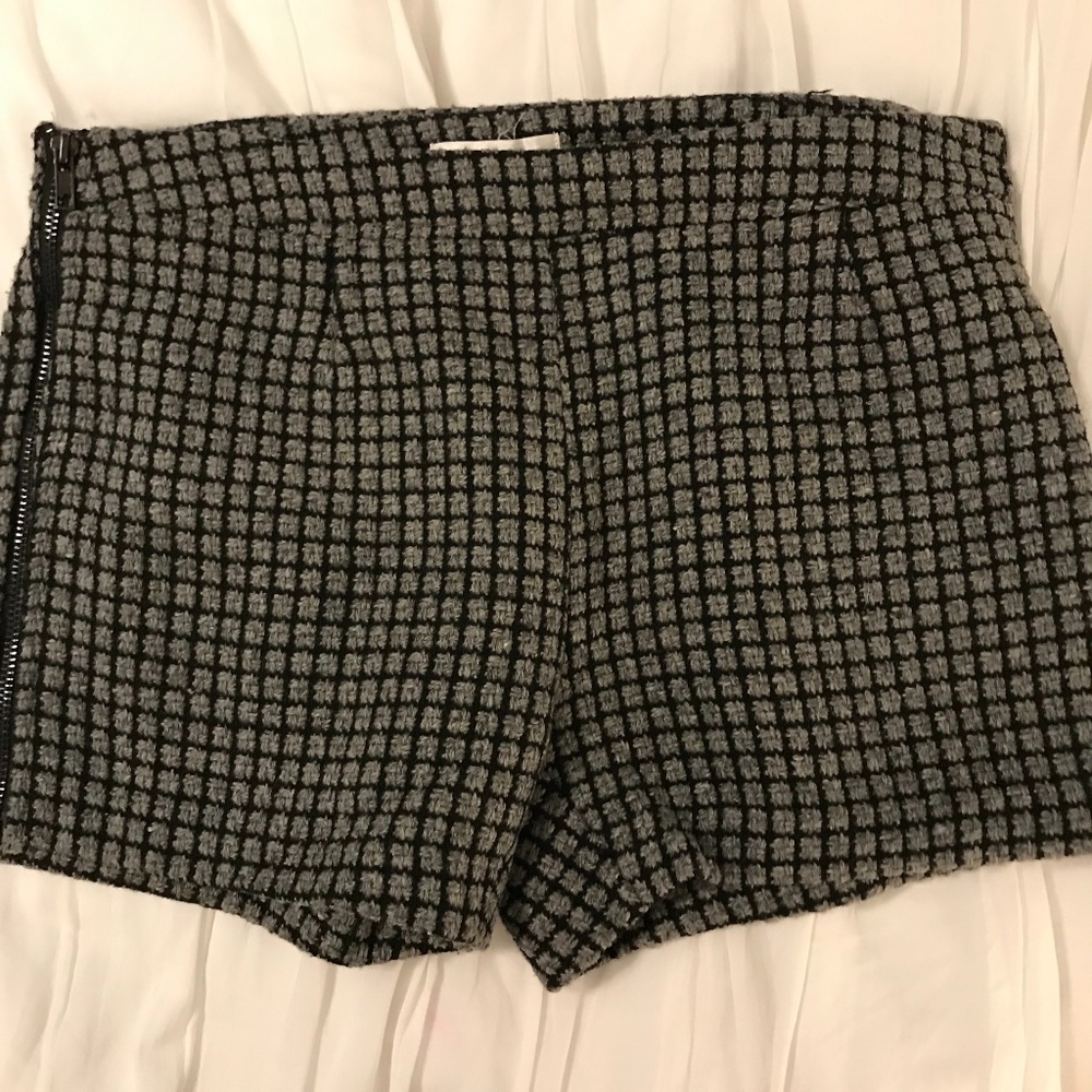Wool Shorts with Zipper details